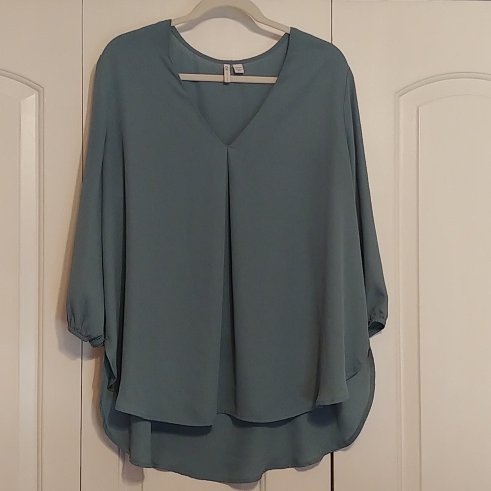 Flowy top by Cato